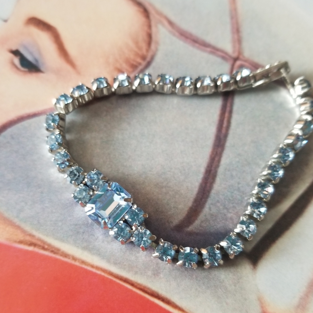 ❗Vintage 1950s Signed La Rel Ice Blue Rhinestone Bracelet❗